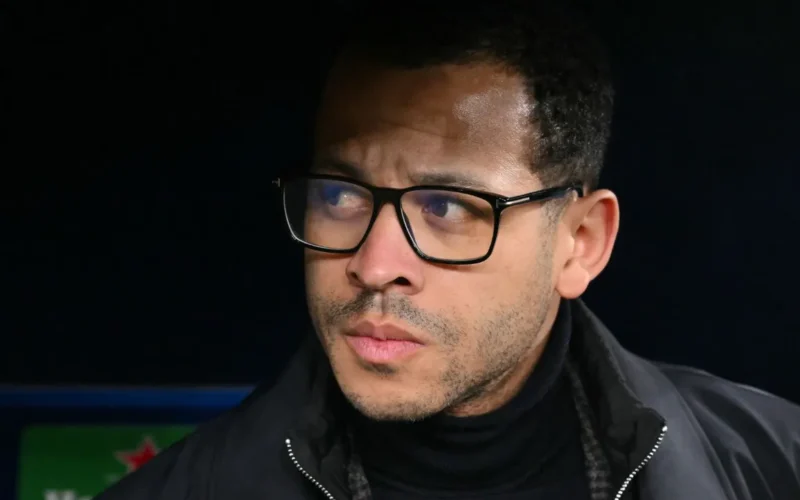 موقف تشيلسي من إقالة ليام روزينيور بعد الهزيمة المذلة أمام إيفرتون